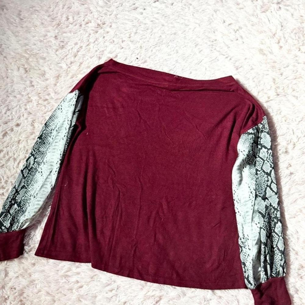 Off Shoulder Oversized Rustic Chic Boutique Snakeskin Top Womens M Sheer Sleeve